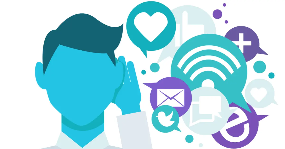 una persona escuchando diferentes plataformas y enseñando la importancia del social listening