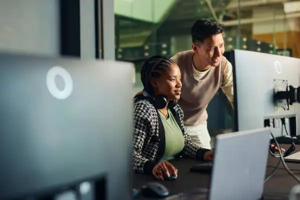 ¿Por qué es crucial la formación técnica especializada en el entorno digital actual?