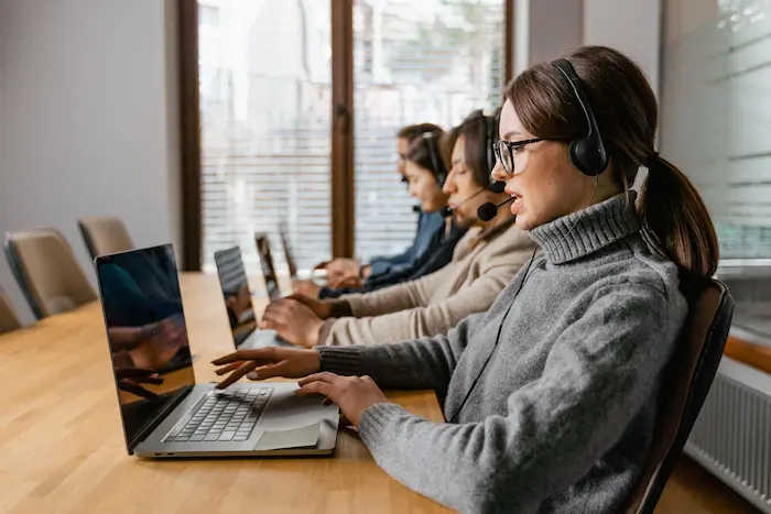 Implementa un CRM para gestionar clientes internacionales
